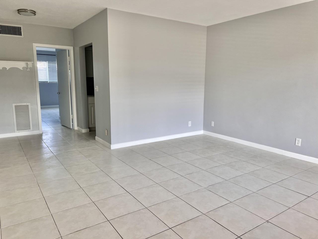 2309 S Federal Hwy #10 - Photo 2 of 15