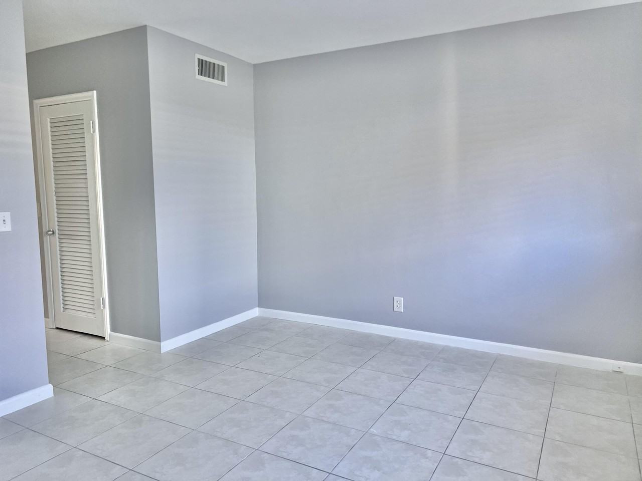 2309 S Federal Hwy #10 - Photo 6 of 15