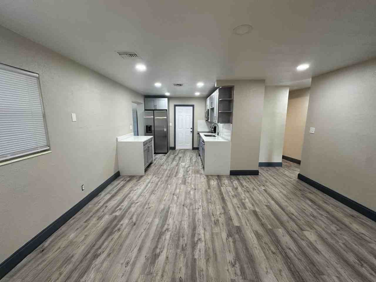 2550 Ne 7th Ter - Photo 2 of 12