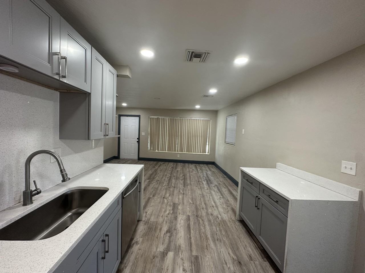 2550 Ne 7th Ter - Photo 3 of 12