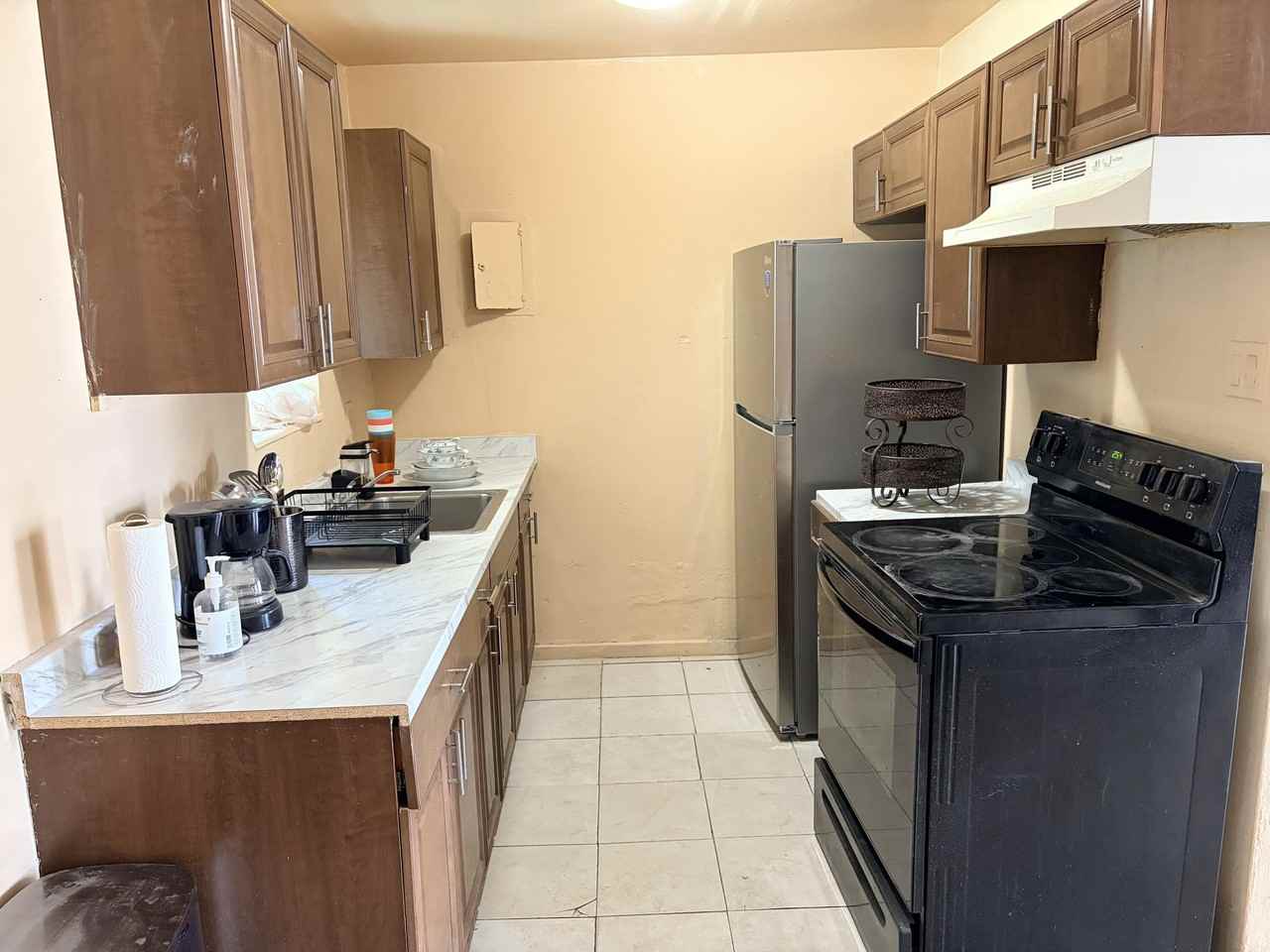 2033 Longwood Rd - Photo 3 of 9