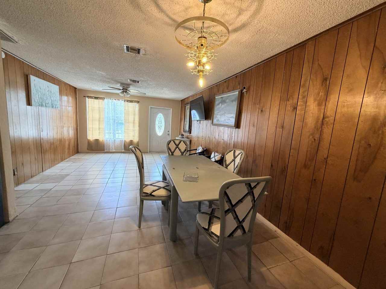 2033 Longwood Rd - Photo 4 of 9