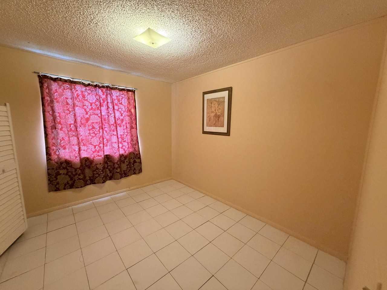 2033 Longwood Rd - Photo 6 of 9