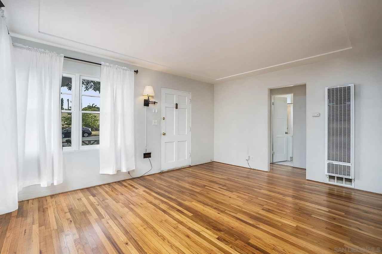 1537 Sunset Cliffs Blvd - Photo 5 of 33