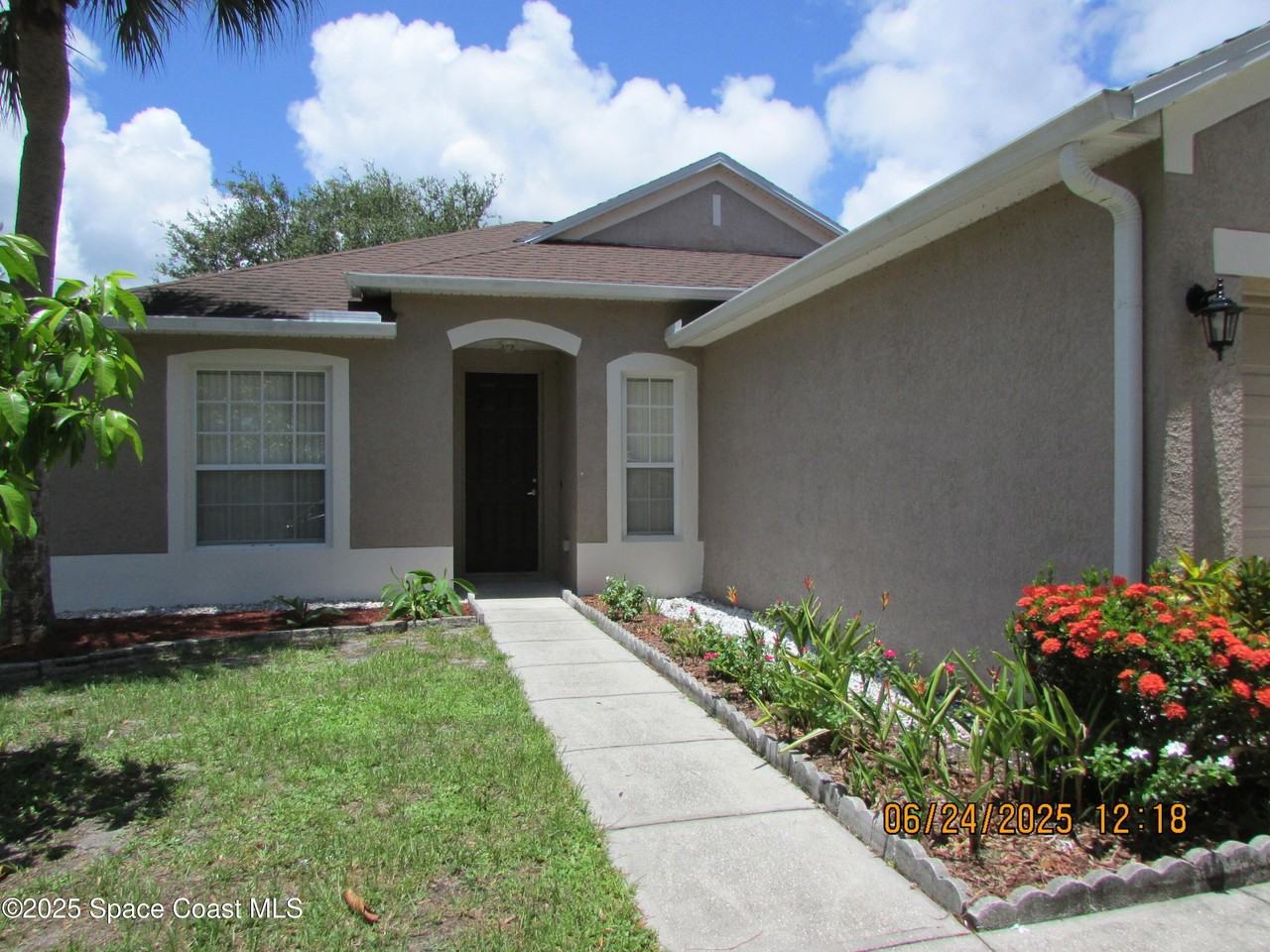 4192 Collinwood Dr - Photo 2 of 43