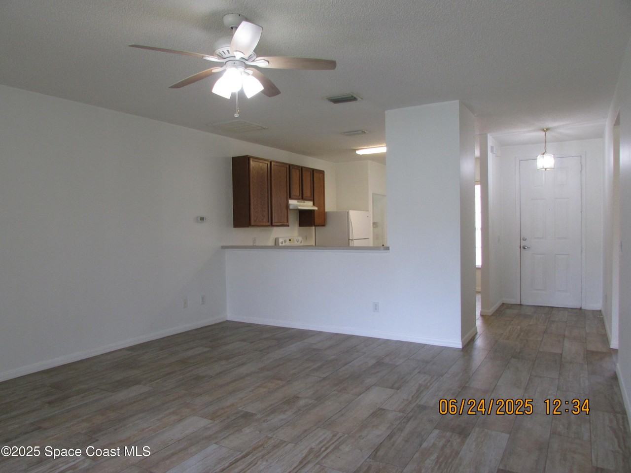 4192 Collinwood Dr - Photo 3 of 43