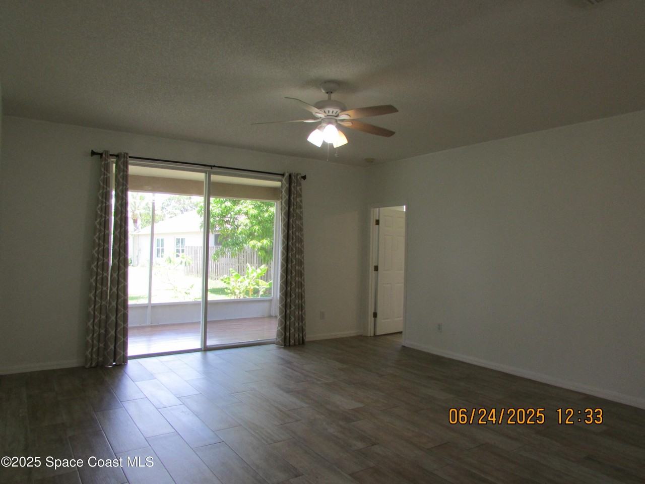 4192 Collinwood Dr - Photo 4 of 43