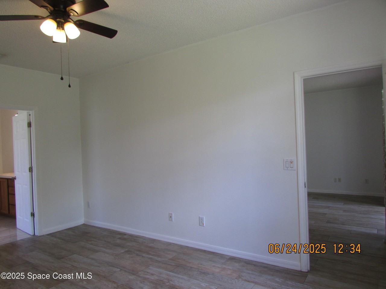4192 Collinwood Dr - Photo 5 of 43
