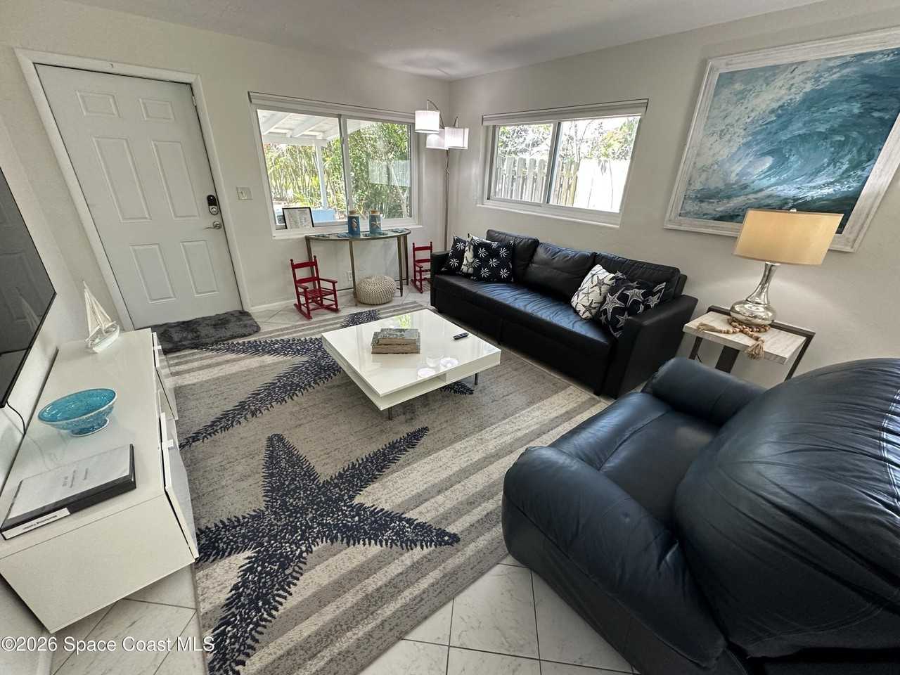 302 5th Ave - Photo 4 of 15