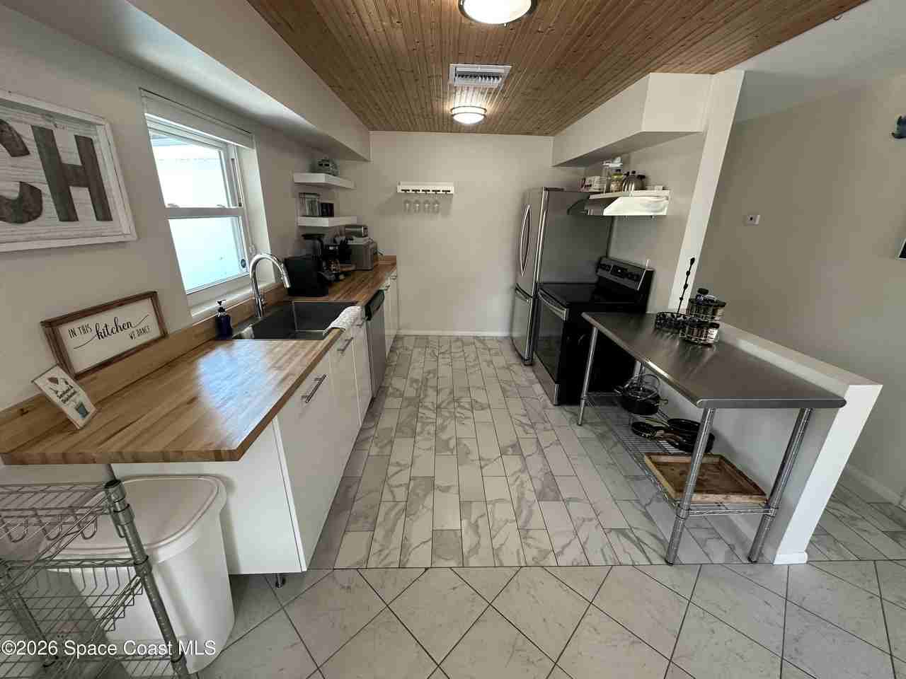 302 5th Ave - Photo 6 of 15