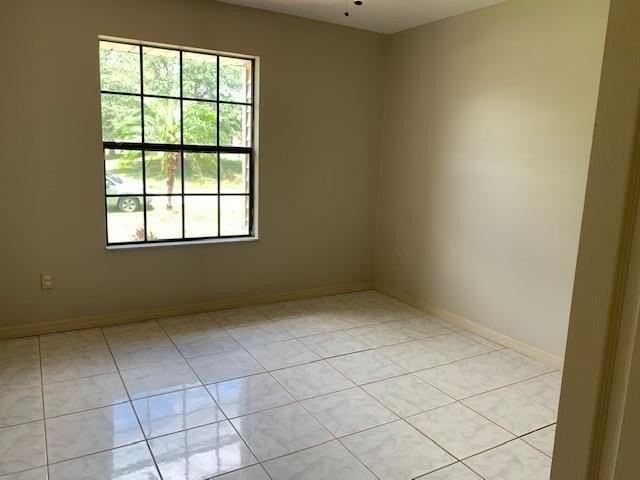 1098 Elmsford St Nw - Photo 7 of 26