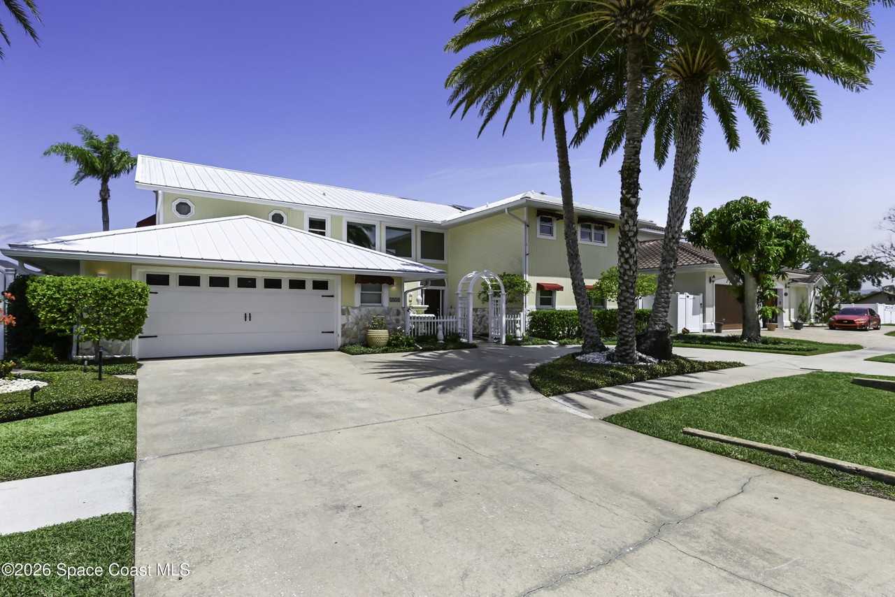2230 Sykes Creek Dr - Photo 4 of 50