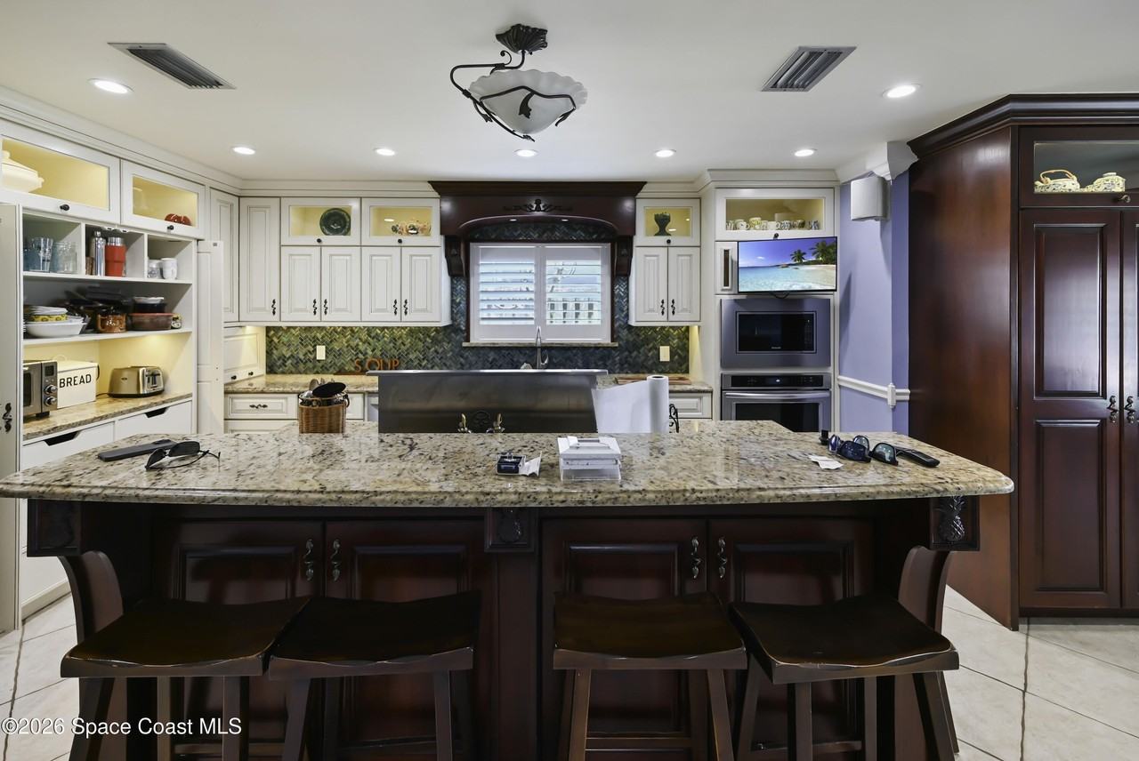 2230 Sykes Creek Dr - Photo 5 of 50