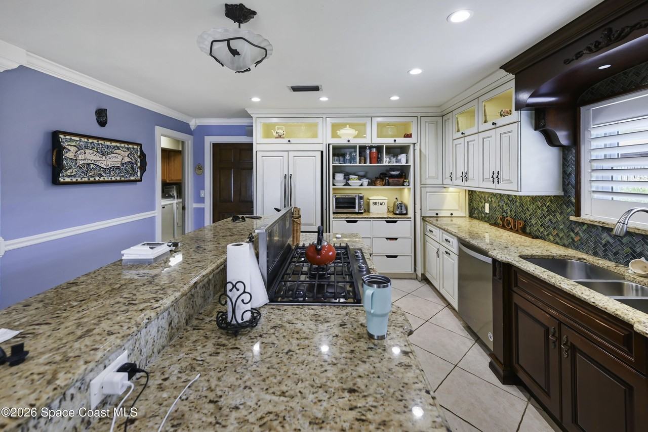 2230 Sykes Creek Dr - Photo 6 of 50