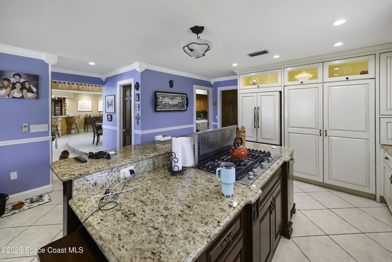 2230 Sykes Creek Dr - Photo 7 of 50