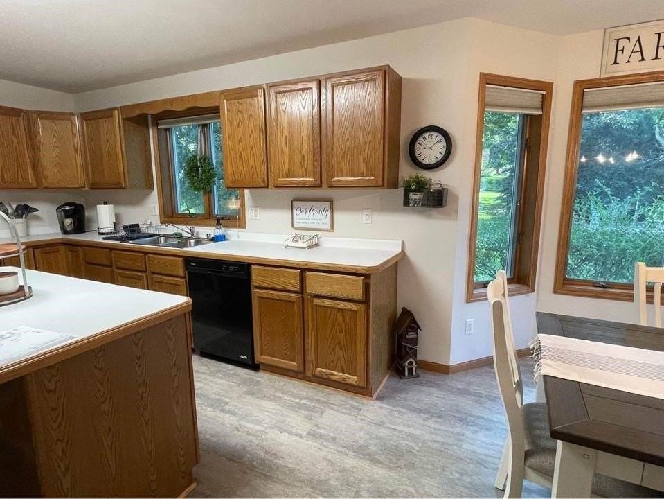 5593 Byrneland St - Photo 6 of 33