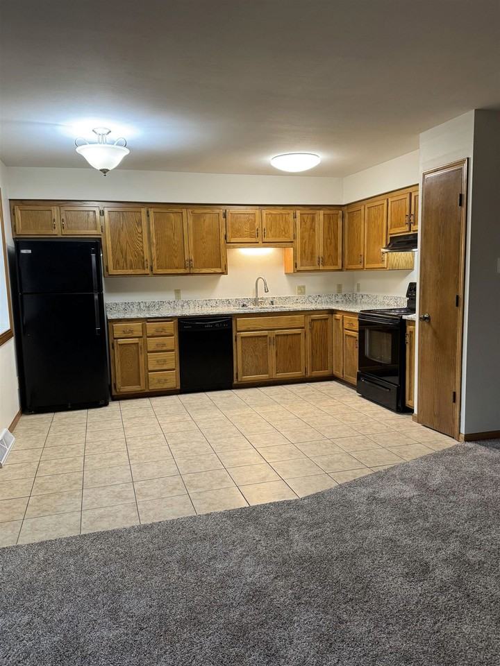 7008 Longmeadow Rd - Photo 4 of 16