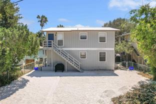 207 9th St #B - Photo 1 of 1