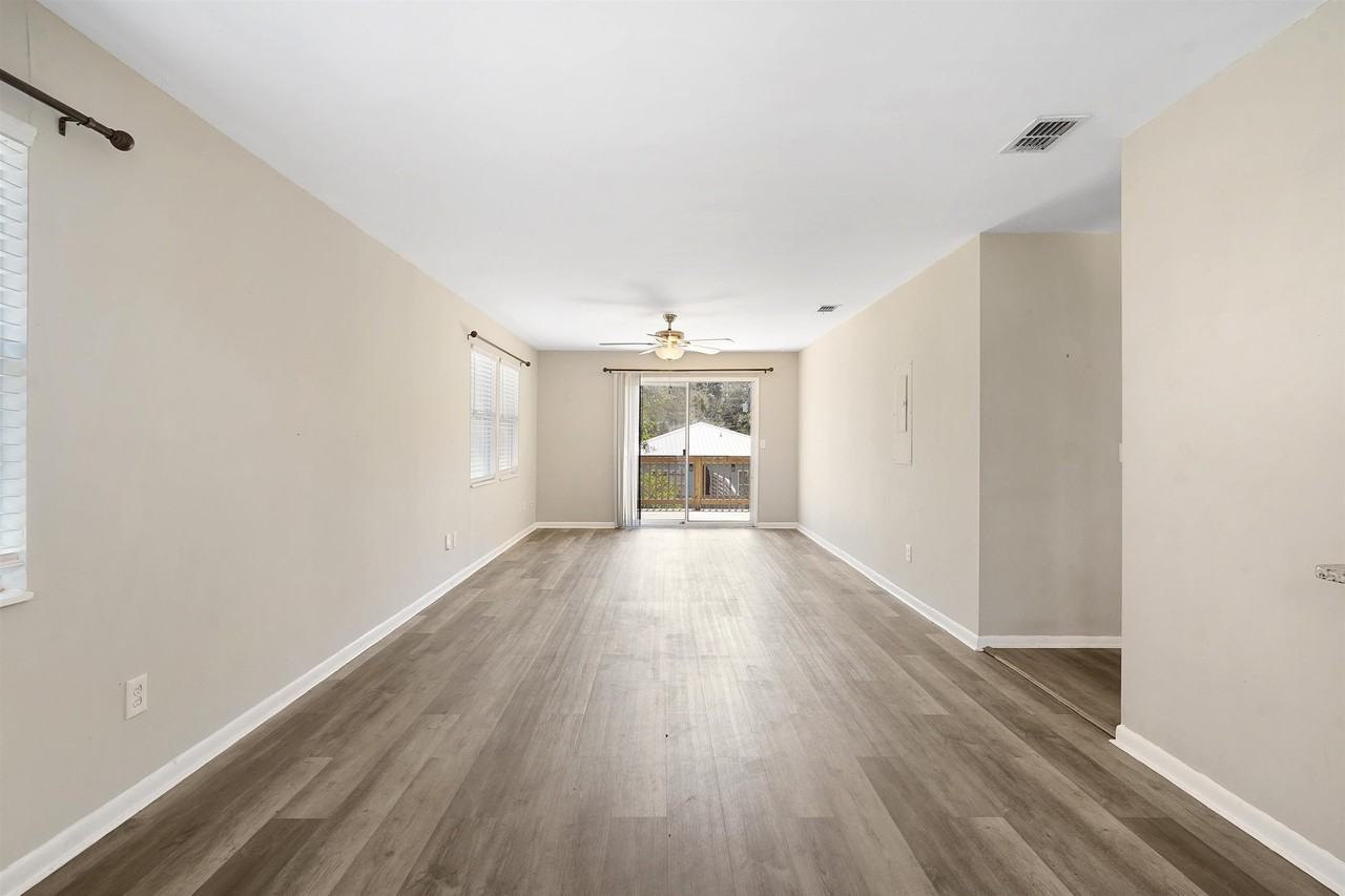 207 9th St #B - Photo 2 of 21