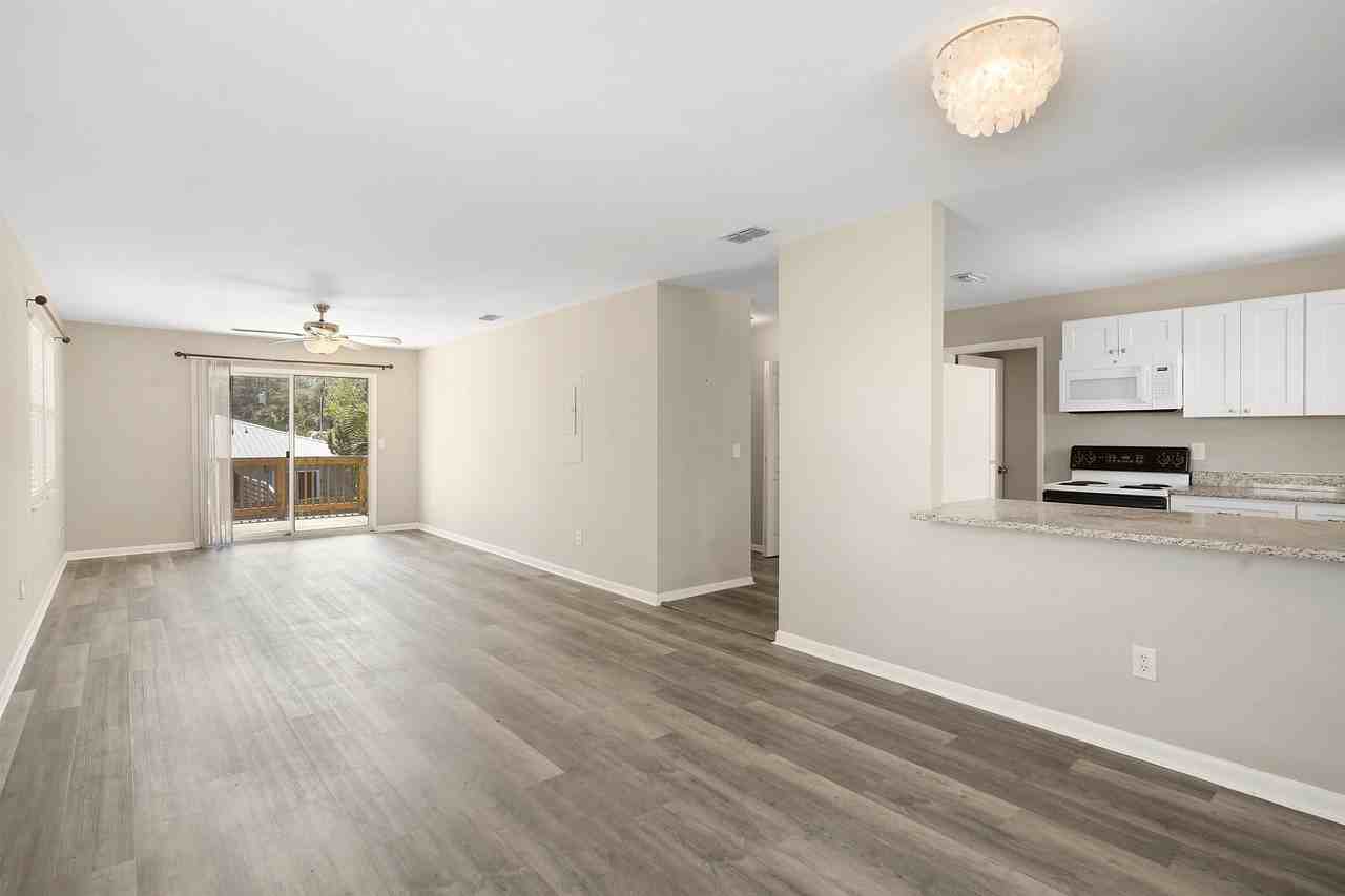 207 9th St #B - Photo 3 of 21