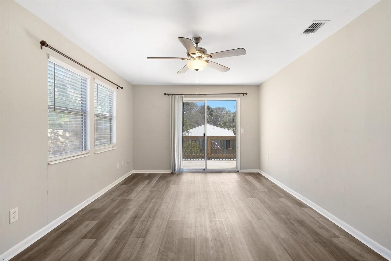 207 9th St #B - Photo 5 of 21