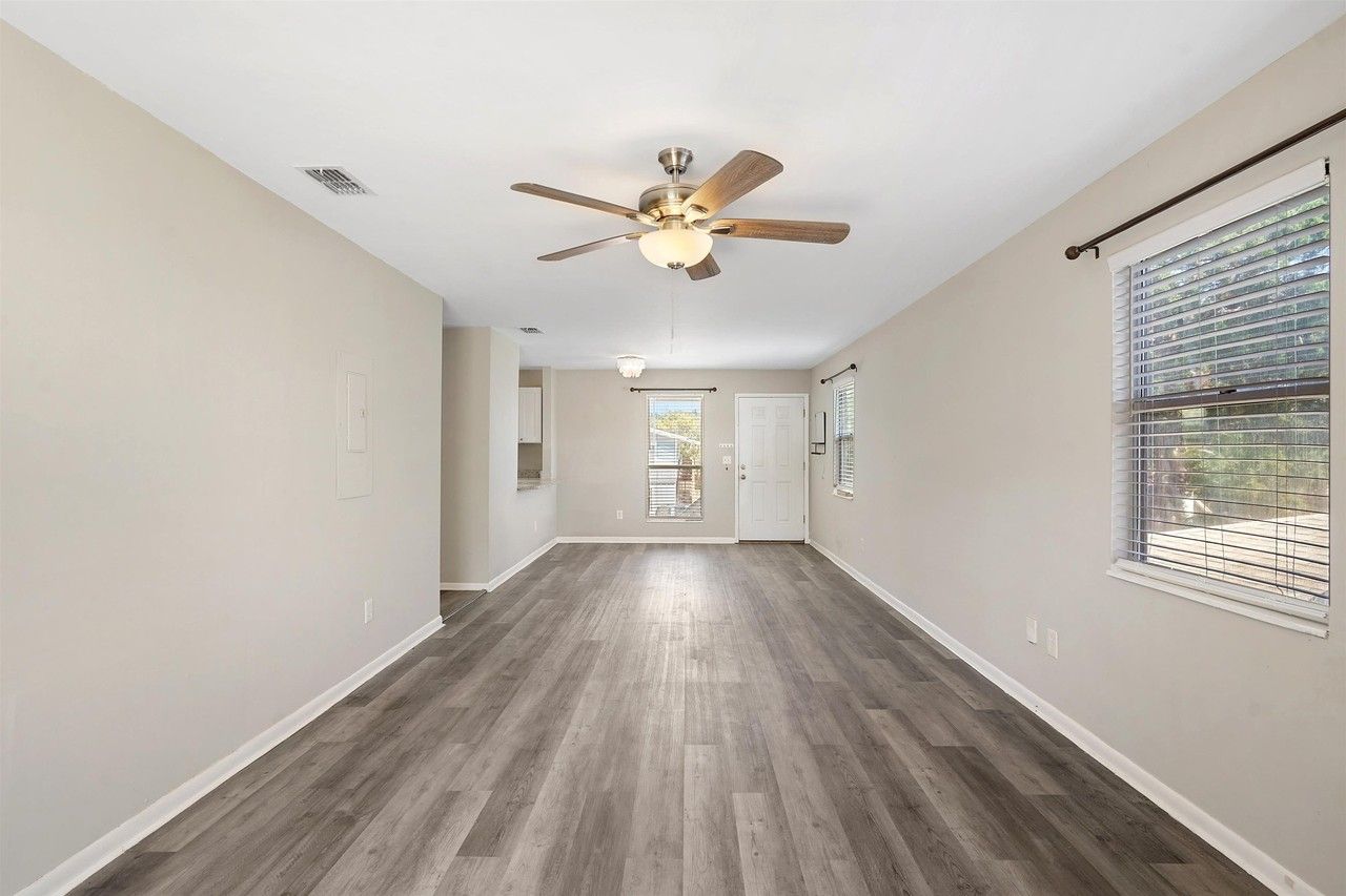 207 9th St #B - Photo 6 of 21