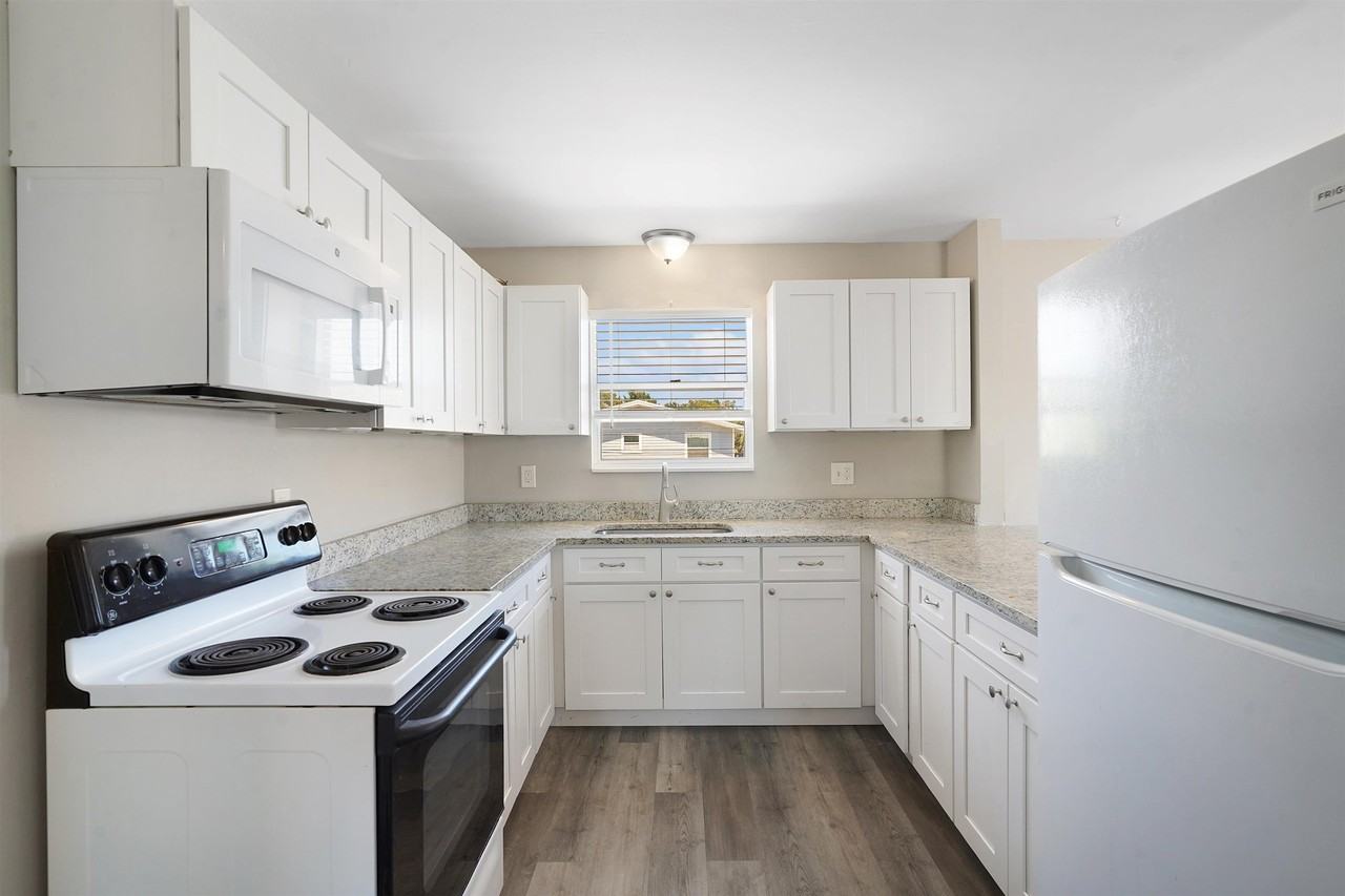 207 9th St #B - Photo 7 of 21
