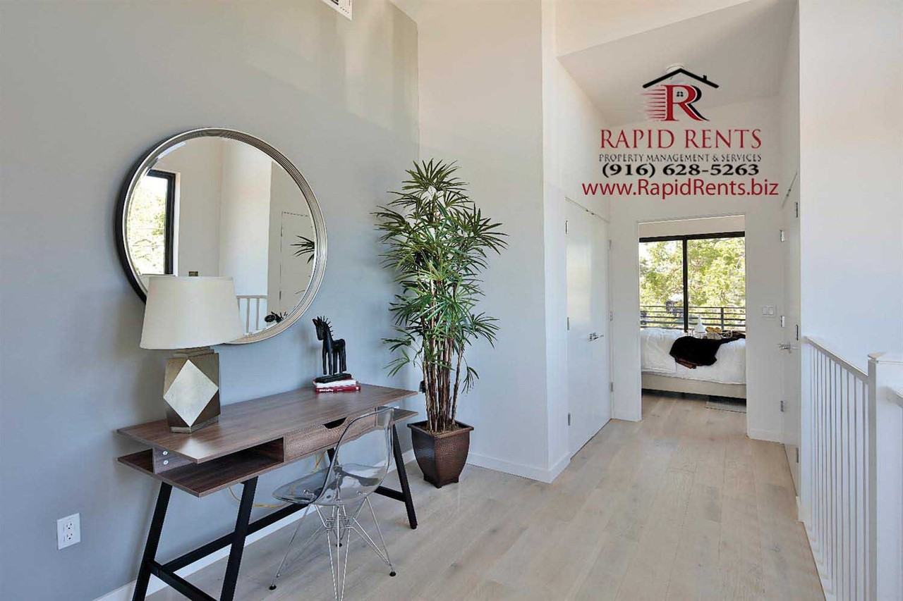 2541 34th St #1 - Photo 5 of 10