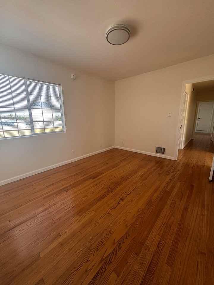 221 N Commonwealth Ave #1 - Photo 3 of 33