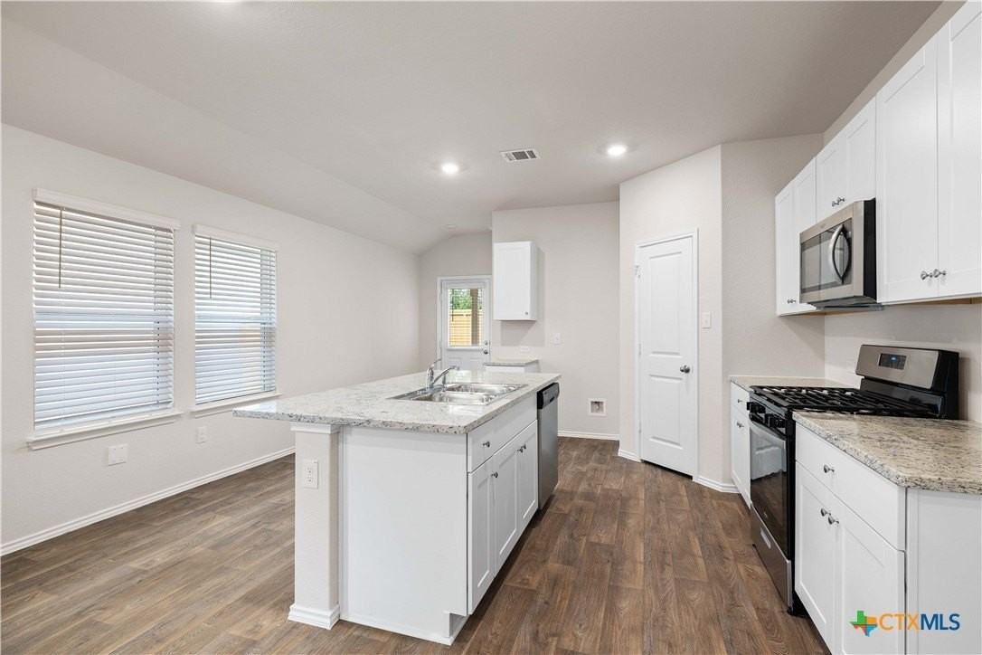 2881 Brogan Crk - Photo 3 of 24
