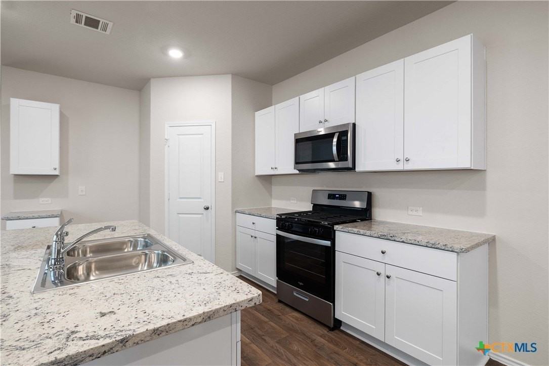 2881 Brogan Crk - Photo 4 of 24