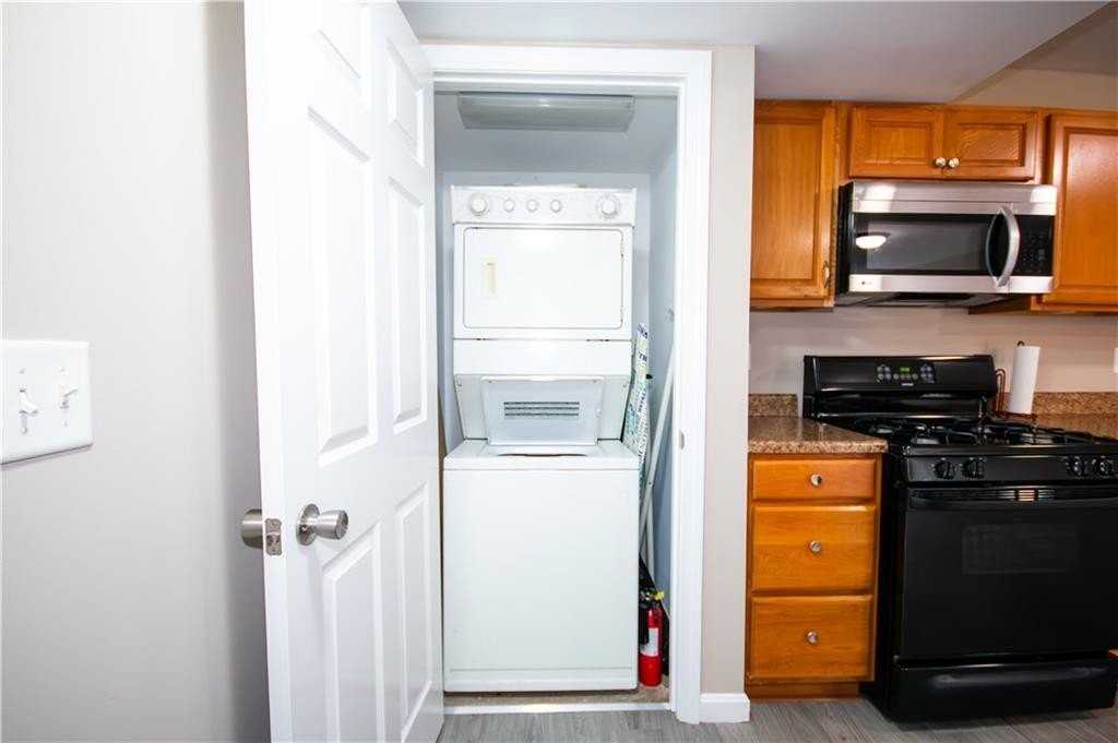 858 Bernon St #1 - Photo 5 of 8