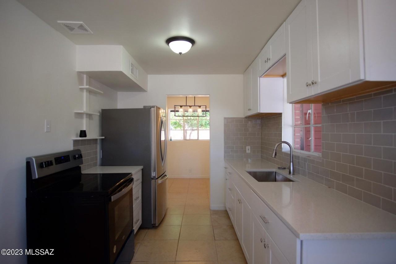 721 E Joan Pl - Photo 2 of 31