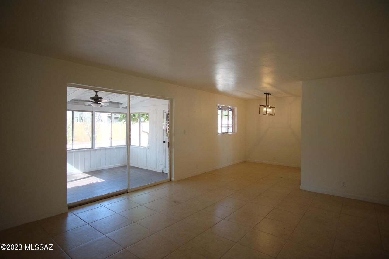 721 E Joan Pl - Photo 7 of 31
