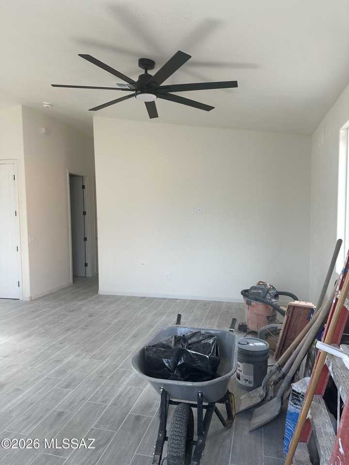 827 E 33rd St - Photo 4 of 9