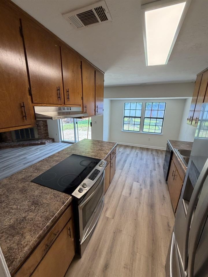 2434 Dundee Dr - Photo 7 of 15