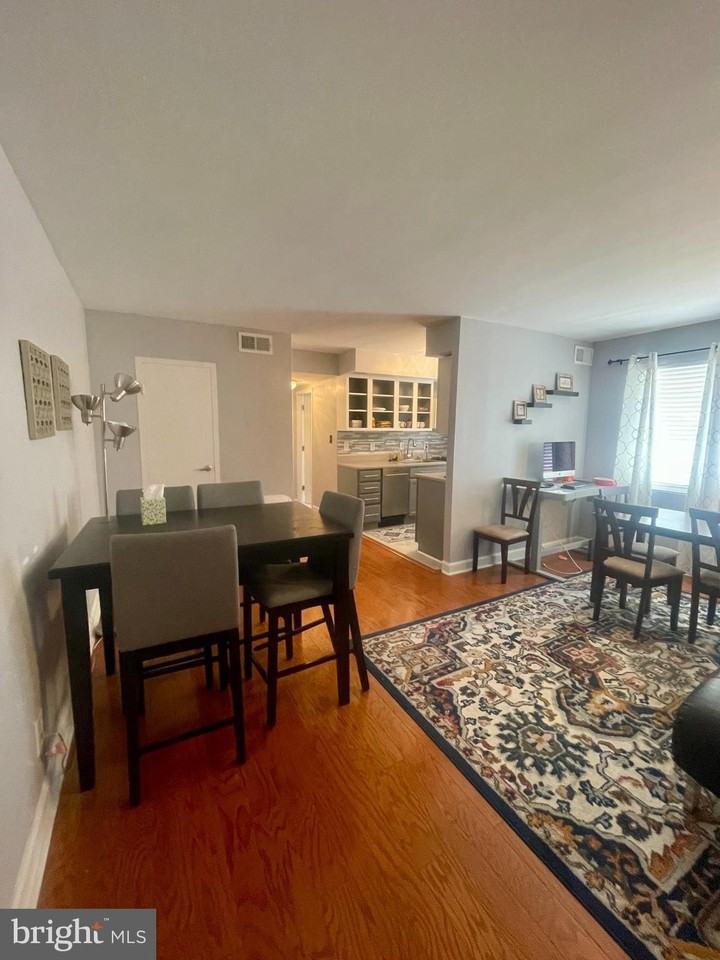1031 Michigan Ave Ne #101 - Photo 6 of 23