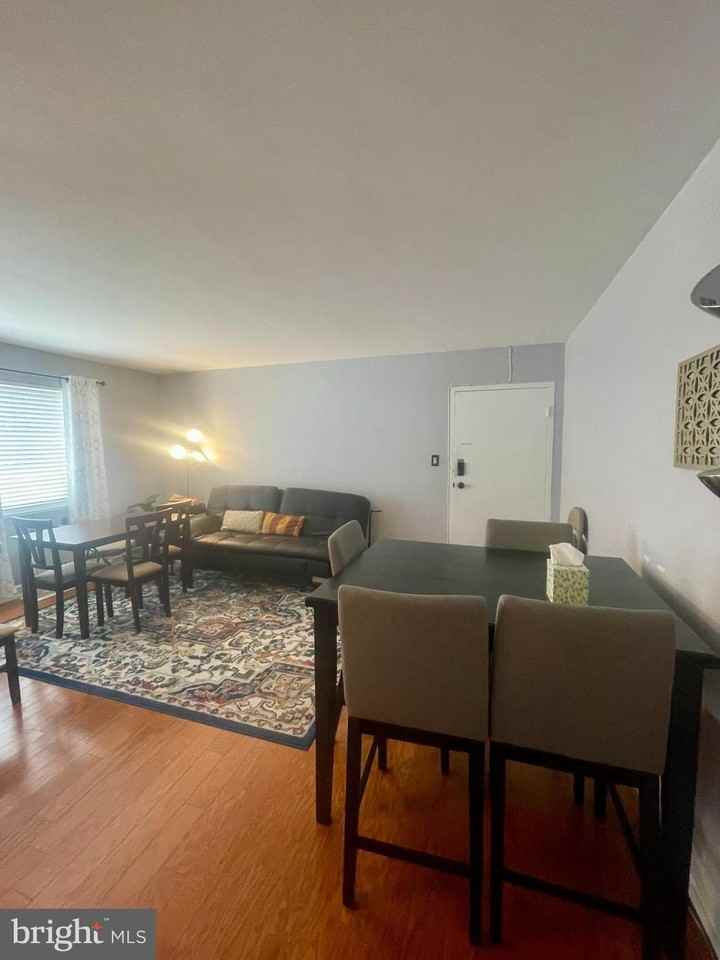 1031 Michigan Ave Ne #101 - Photo 7 of 23