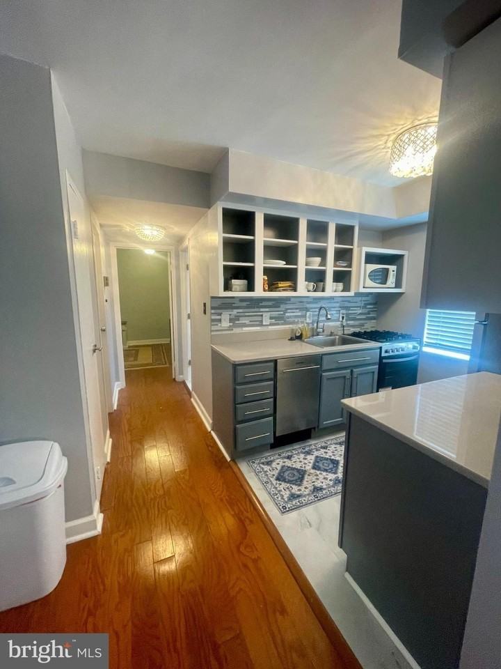 1031 Michigan Ave Ne #101 - Photo 3 of 23