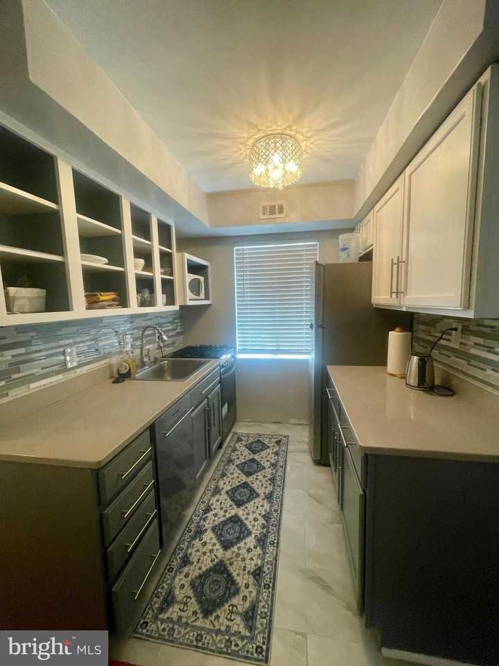 1031 Michigan Ave Ne #101 - Photo 4 of 23
