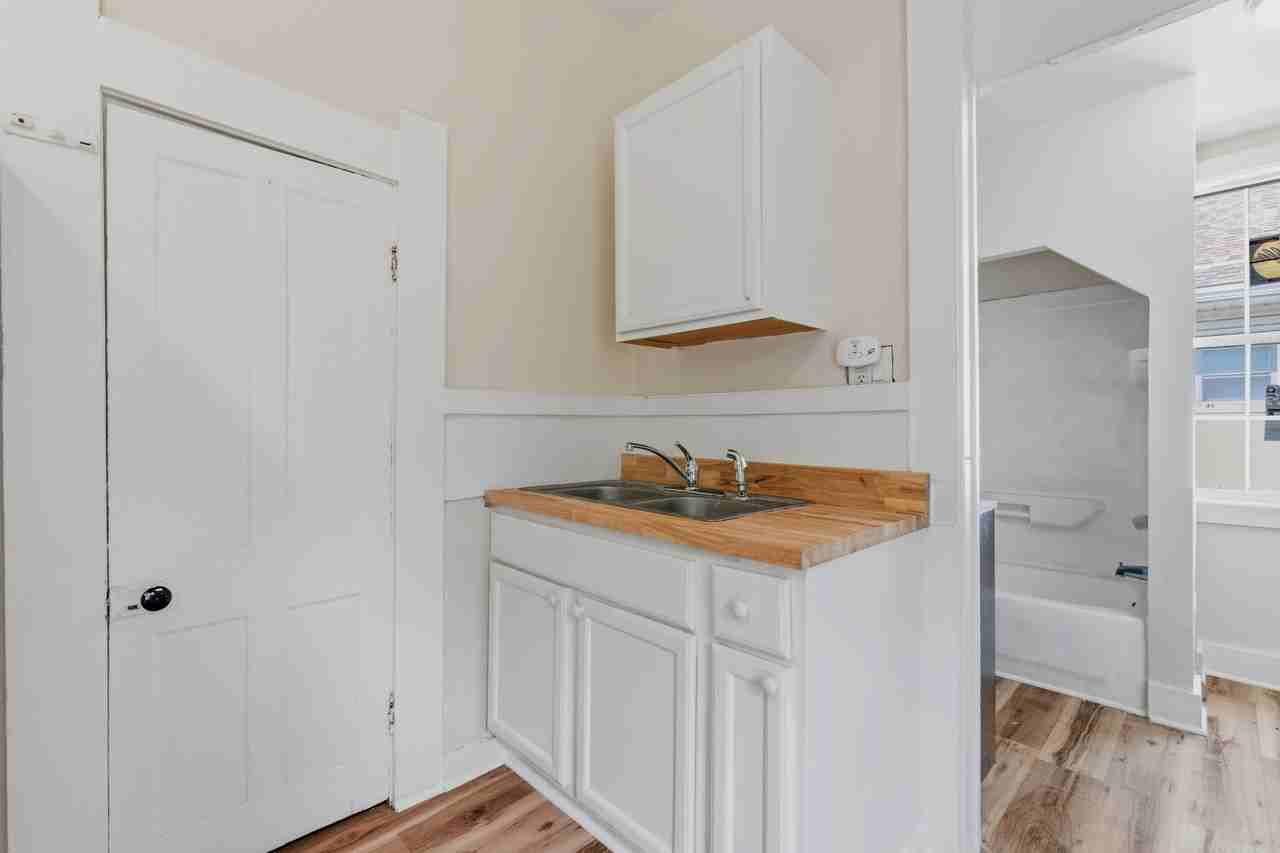 1030 W 11th St #1 - Photo 3 of 20