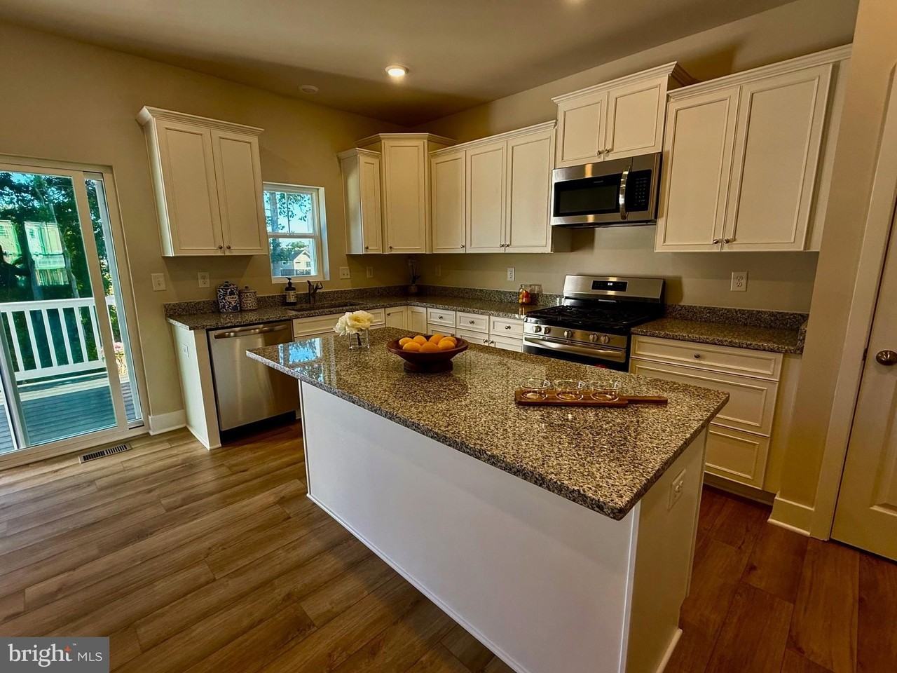 29405 Oxford Dr - Photo 4 of 32