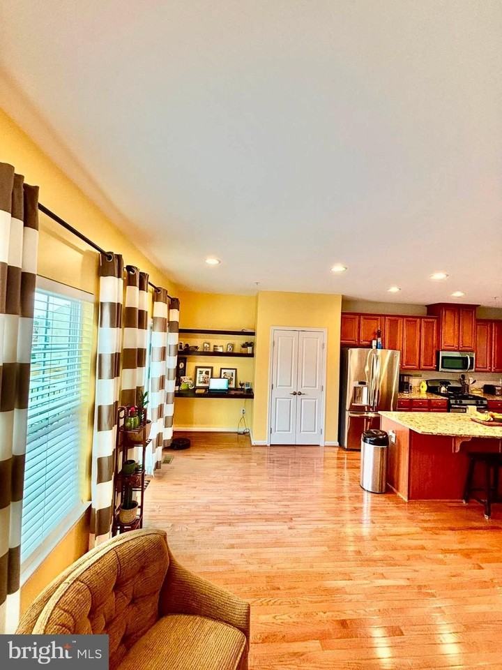 7673 Timbercross Ln - Photo 6 of 24