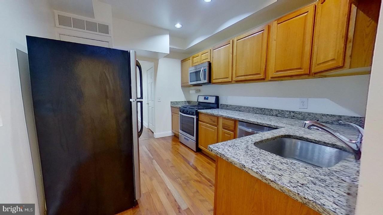 412 S Eaton St - Photo 2 of 11