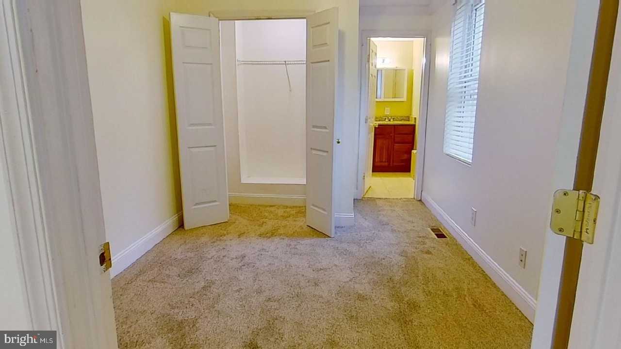 412 S Eaton St - Photo 4 of 11