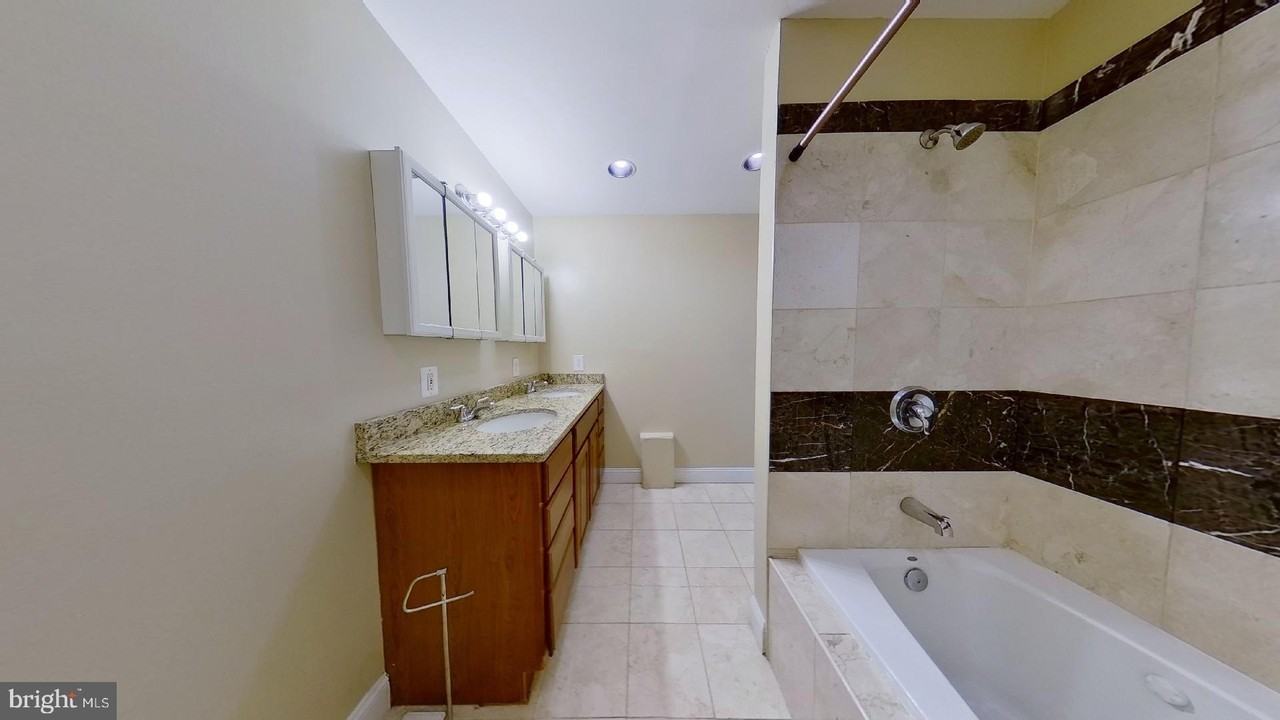 412 S Eaton St - Photo 5 of 11