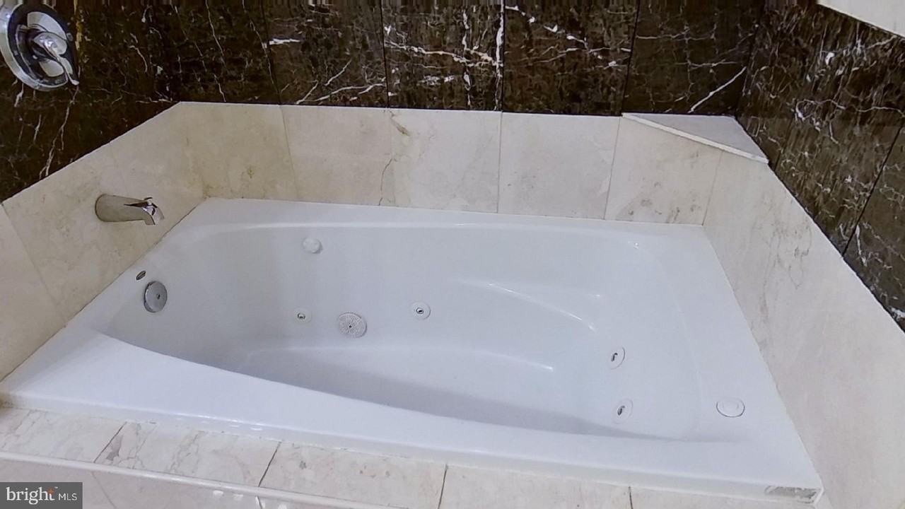 412 S Eaton St - Photo 6 of 11