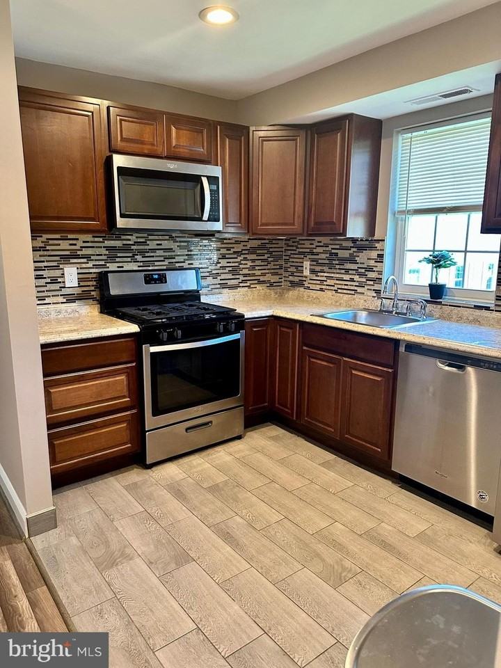 11908 Tarragon Rd Apt L #L - Photo 3 of 17