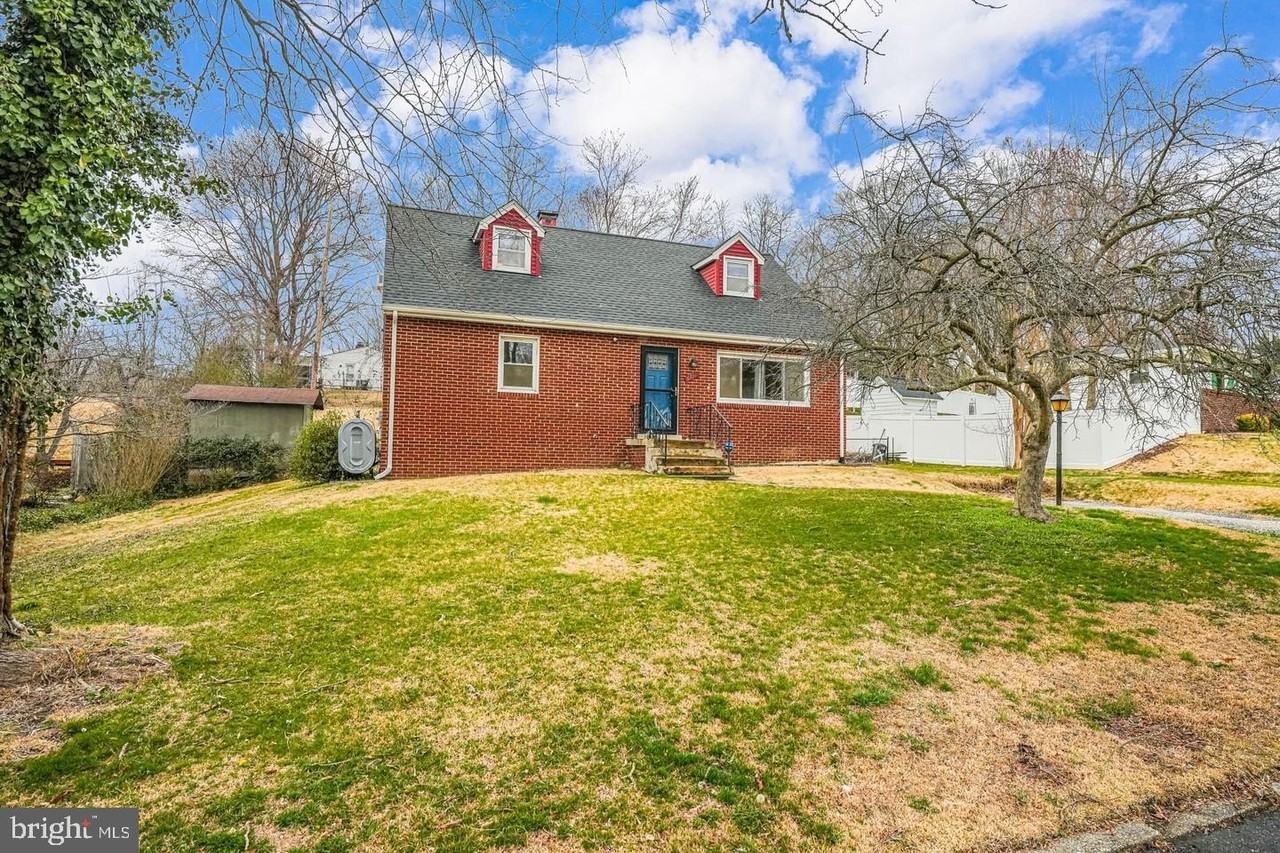 6714 Amherst Rd - Photo 2 of 35