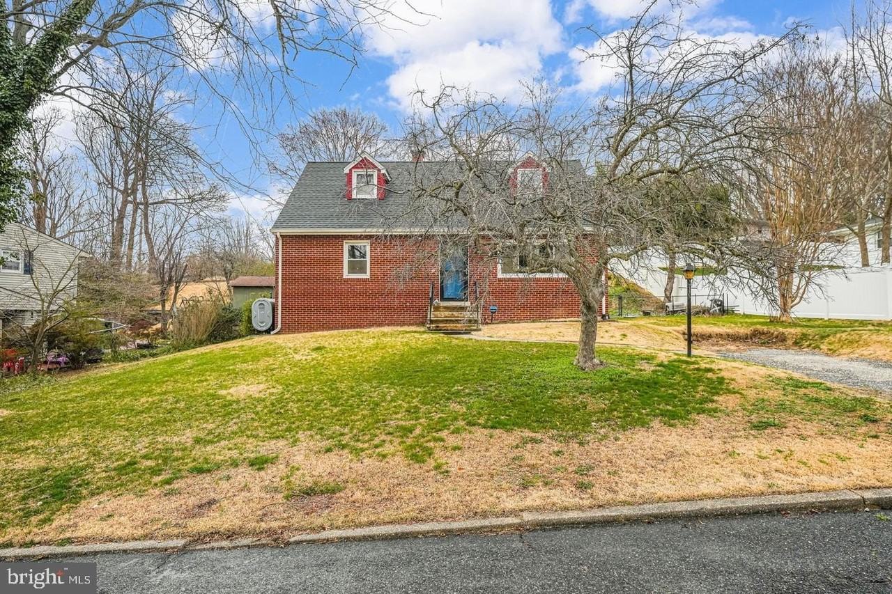 6714 Amherst Rd - Photo 3 of 35